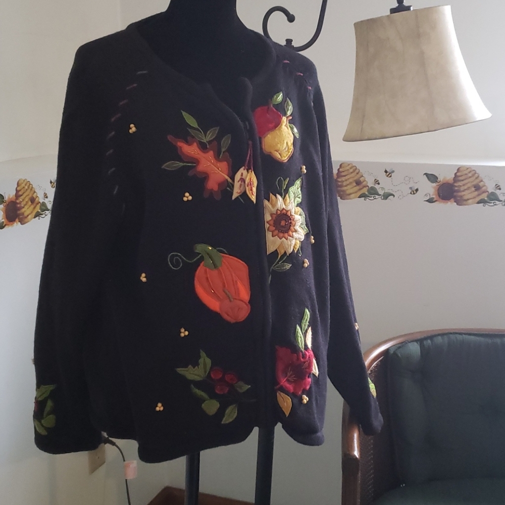 Tiara International sweater